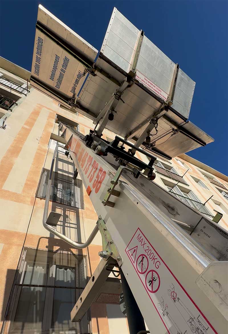 Location monte-meubles et monte-charges avec technicien